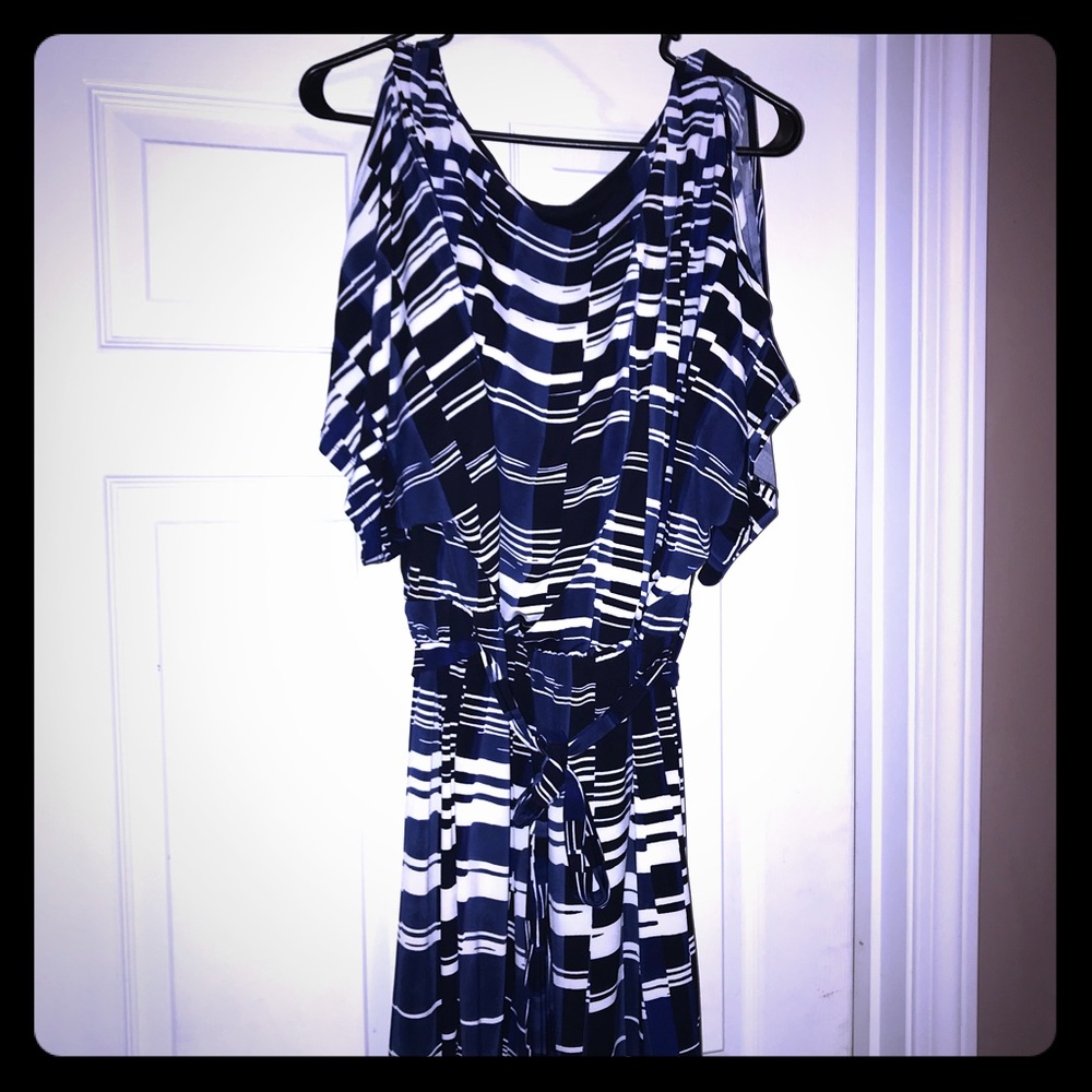❤️DressBarn❤️ cute work dress SZ-2x /slits in Arm